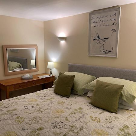 Shrewton Ground Floor Garden Cottage, Near Stonehenge מראה חיצוני תמונה