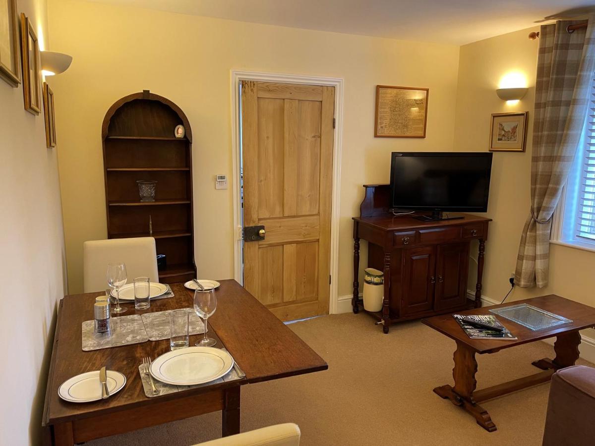 Shrewton Ground Floor Garden Cottage, Near Stonehenge מראה חיצוני תמונה