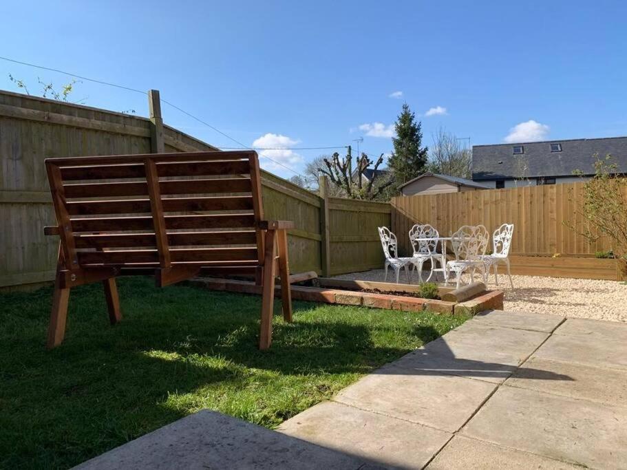 Shrewton Ground Floor Garden Cottage, Near Stonehenge מראה חיצוני תמונה