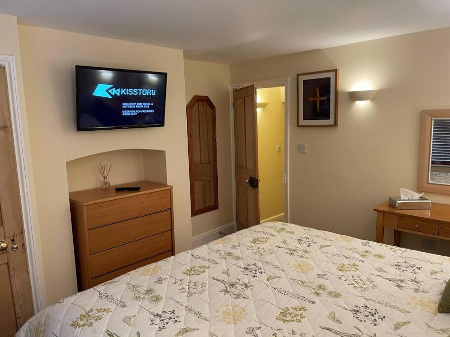 Shrewton Ground Floor Garden Cottage, Near Stonehenge מראה חיצוני תמונה