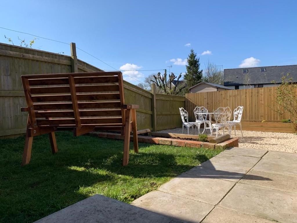 Shrewton Ground Floor Garden Cottage, Near Stonehenge מראה חיצוני תמונה