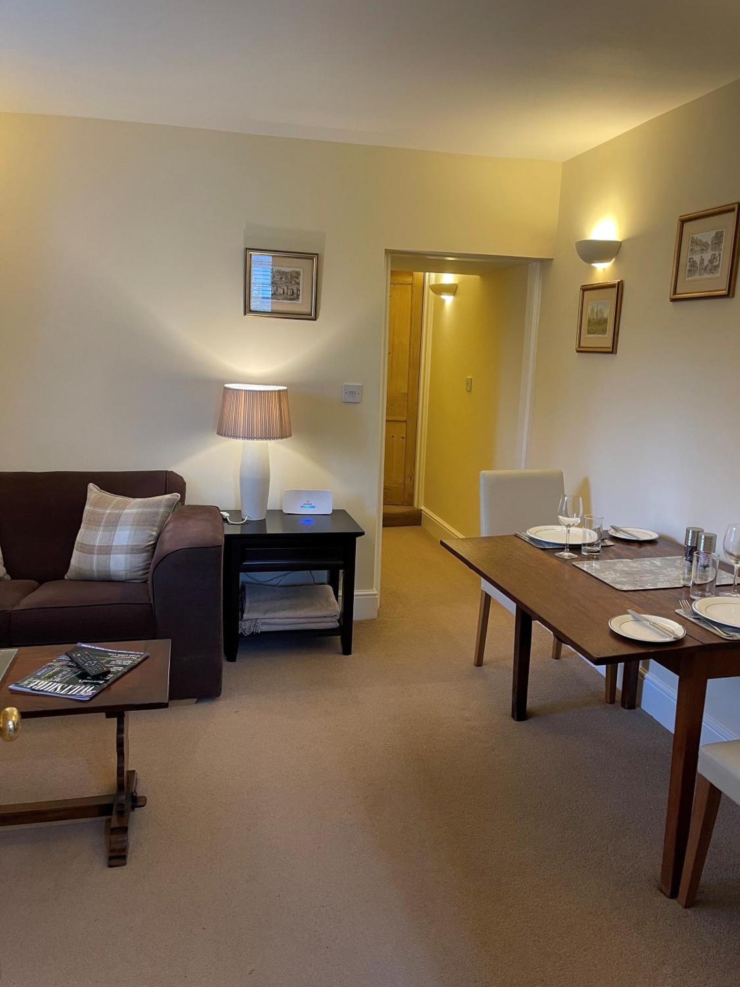 Shrewton Ground Floor Garden Cottage, Near Stonehenge מראה חיצוני תמונה